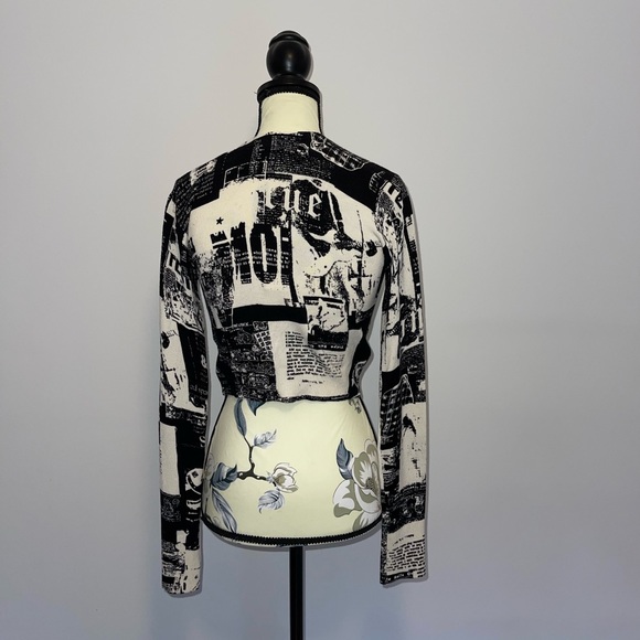 UO Alicia Cropped Cardigan Sweater Newsprint - Picture 3 of 4